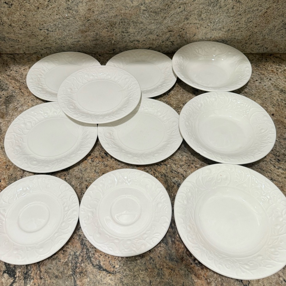 Tanglewood By CELLAR Plates (10 piece)
